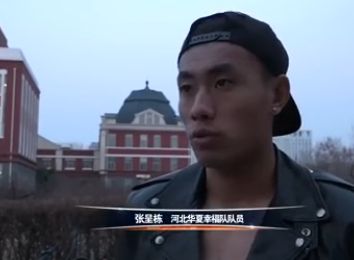 从小就对侦探小说情有独钟的周汶儒就想，是不是可以写一个私家侦探去查情感外遇的故事呢？